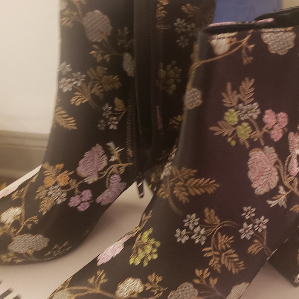 Bar III Gaitlin Black Ankle Boots. Size 8.5.  OBO